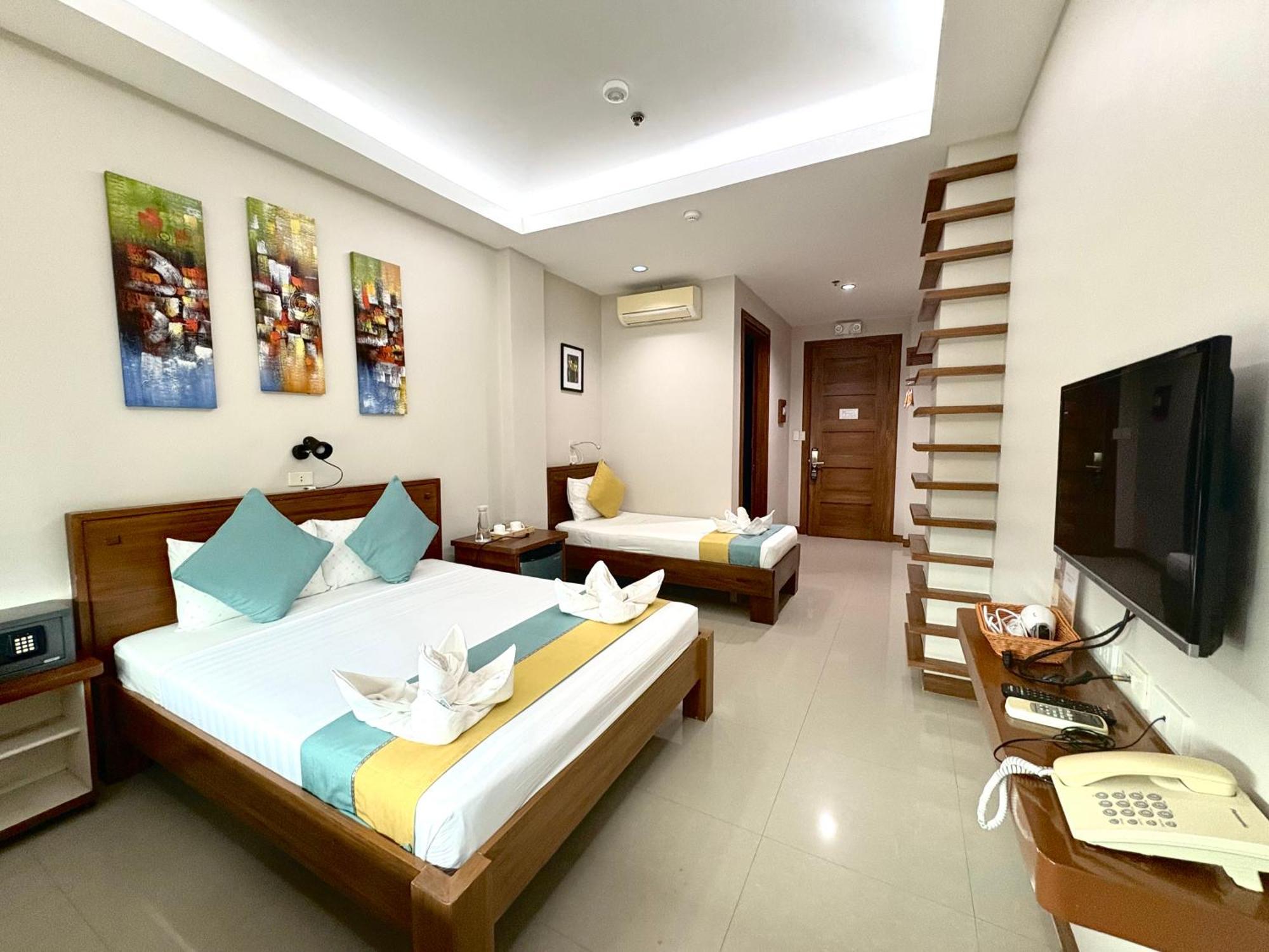 Sunburn Suites And Rooftop Bar Coron Exterior photo